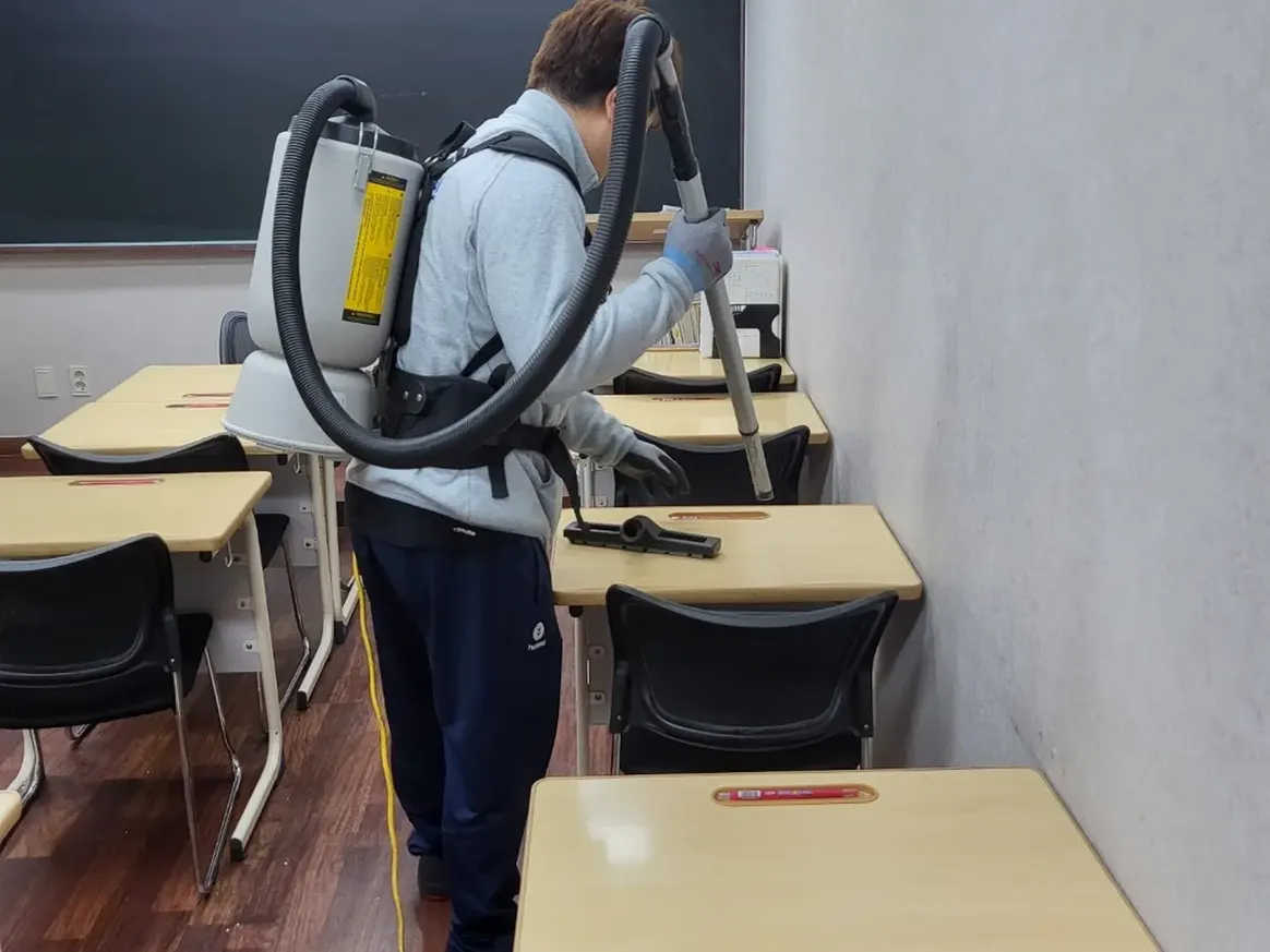 의왕시 월암동 학원 좌석·책상 진공 바닥 위생청소 사례 - 행진크린
